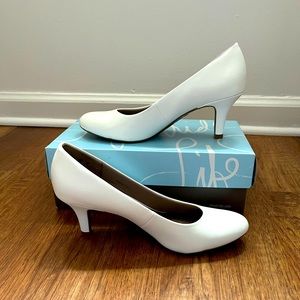 Women’s Parigi 8M White Pumps